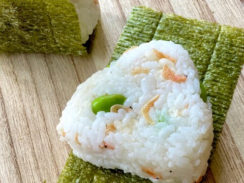 桜エビと枝豆・揚げ玉入り♡カラフル可愛いおにぎり